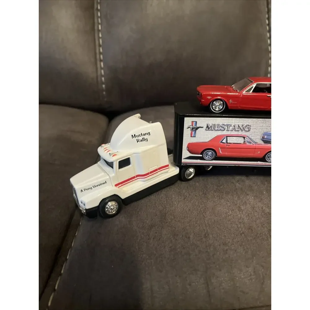 ERTL COLLECTIBLES 1964-1/2 Ford Mustang 1:64 FREIGHTLINER TRACTOR TRAILER TRUCK